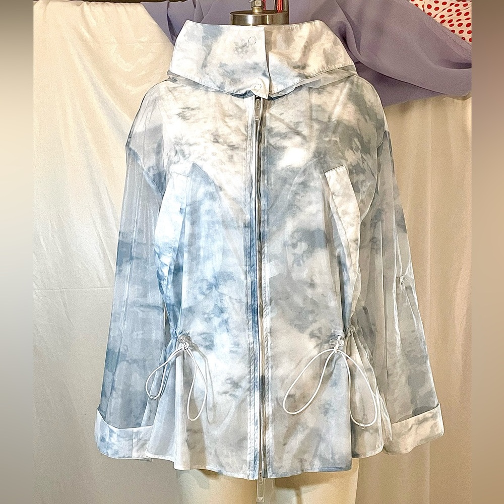 Like New Emporio Armani cloud-print hooded windbreaker jacket blue white sz 44 - Picture 4 of 17